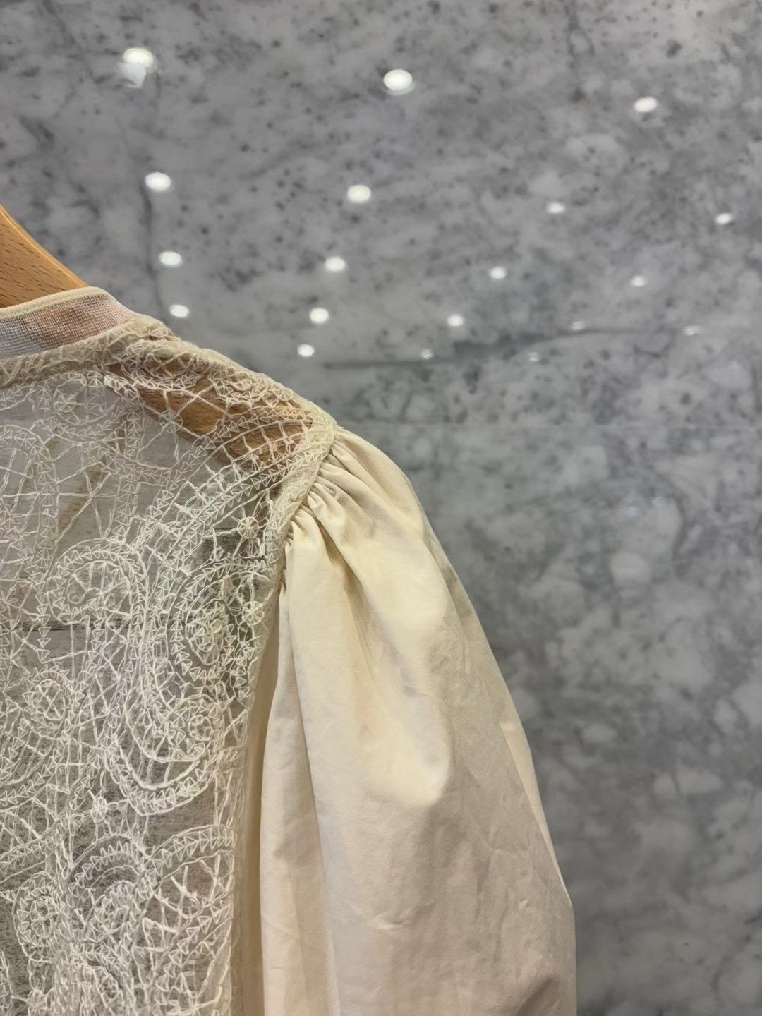 JS NY 腰果花刺繡上衣(預訂75折)