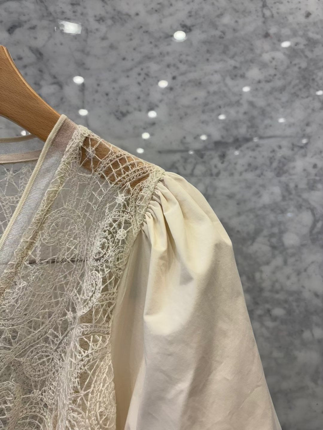 JS NY 腰果花刺繡上衣(預訂75折)