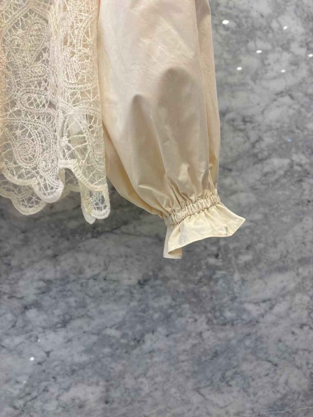JS NY 腰果花刺繡上衣(預訂75折)