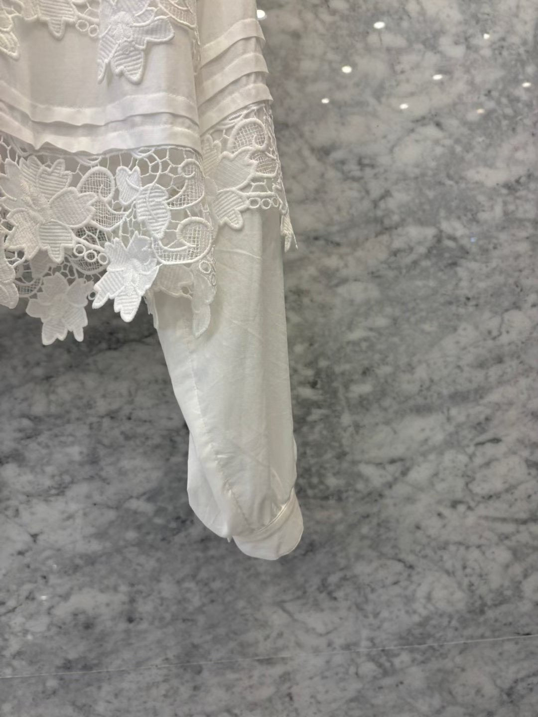 JS NY 水溶蕾絲上衣(預訂8折)