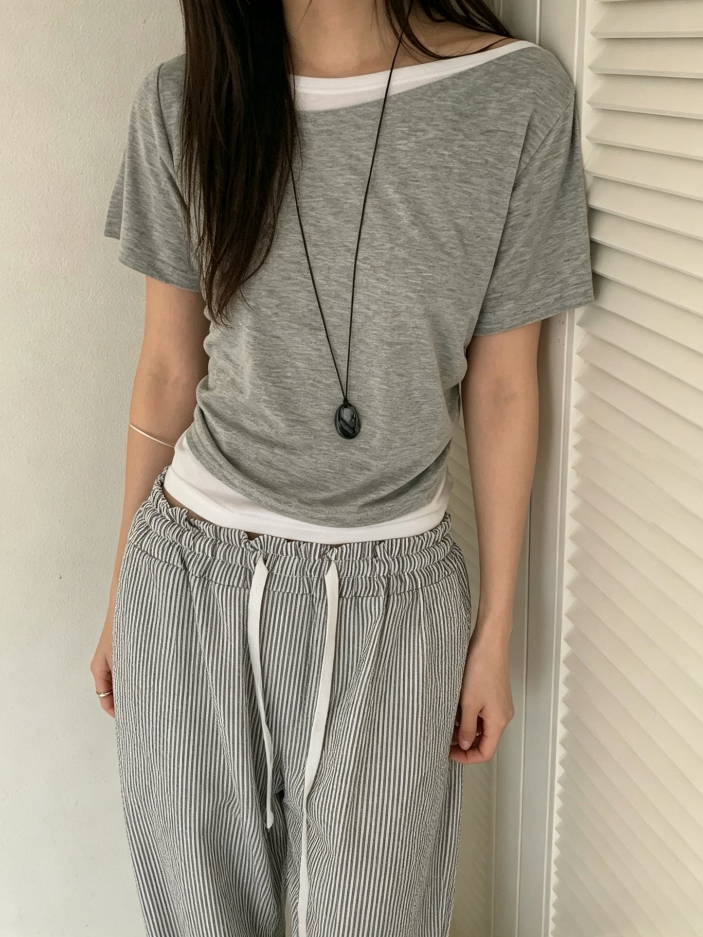 假兩件斜肩tee