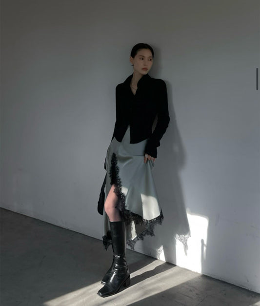 緞面光澤蕾絲開叉半身裙￼