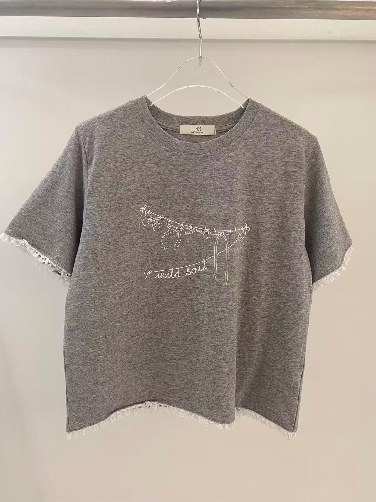 蝴蝶結線條tee