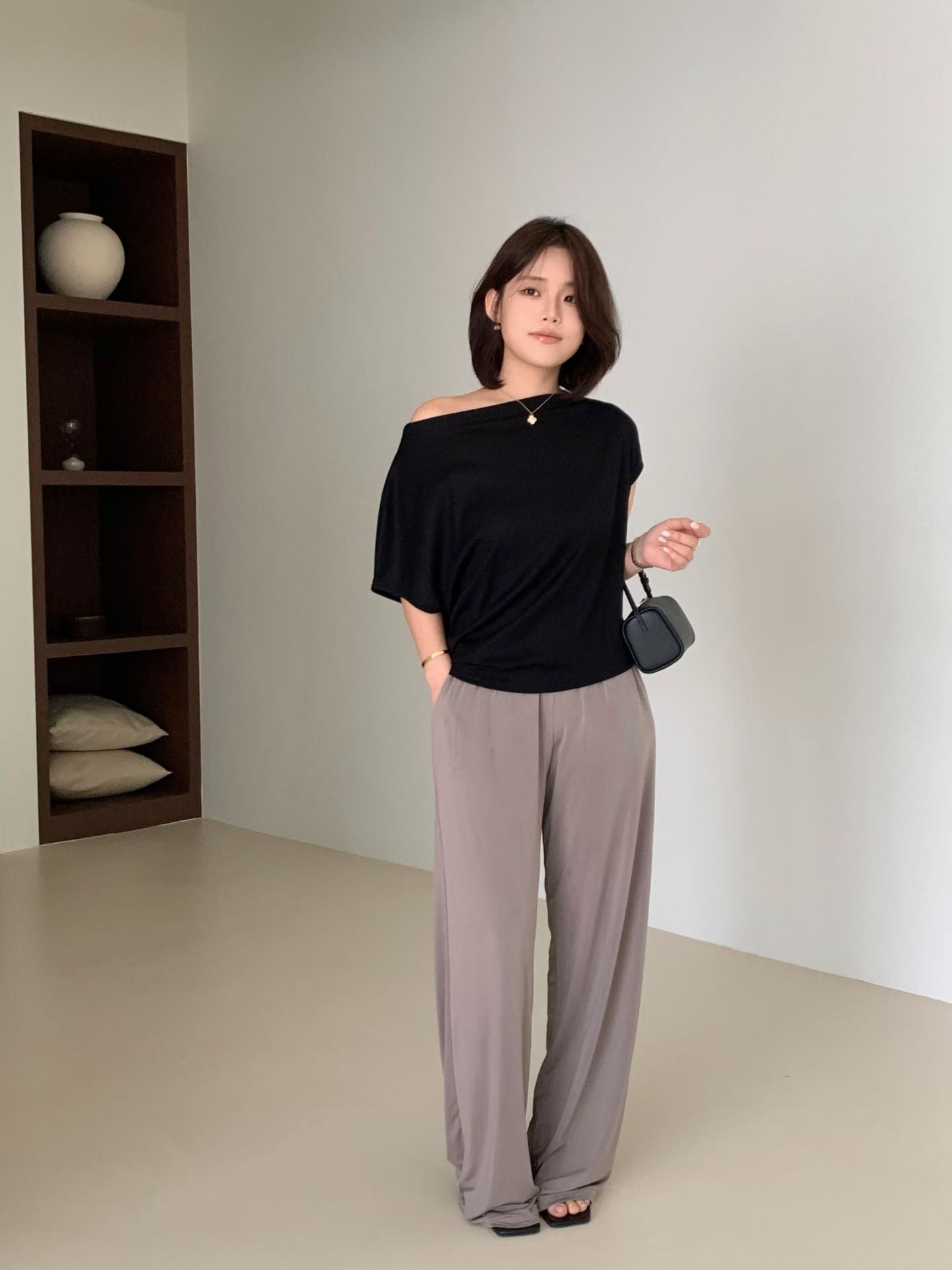 寬鬆斜邊露肩tee