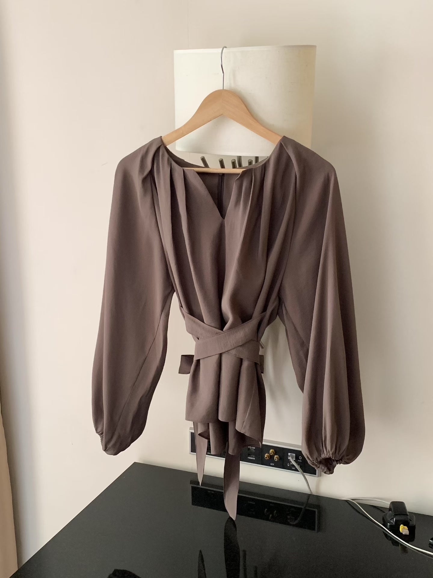 設計感v領綁帶長袖襯衫