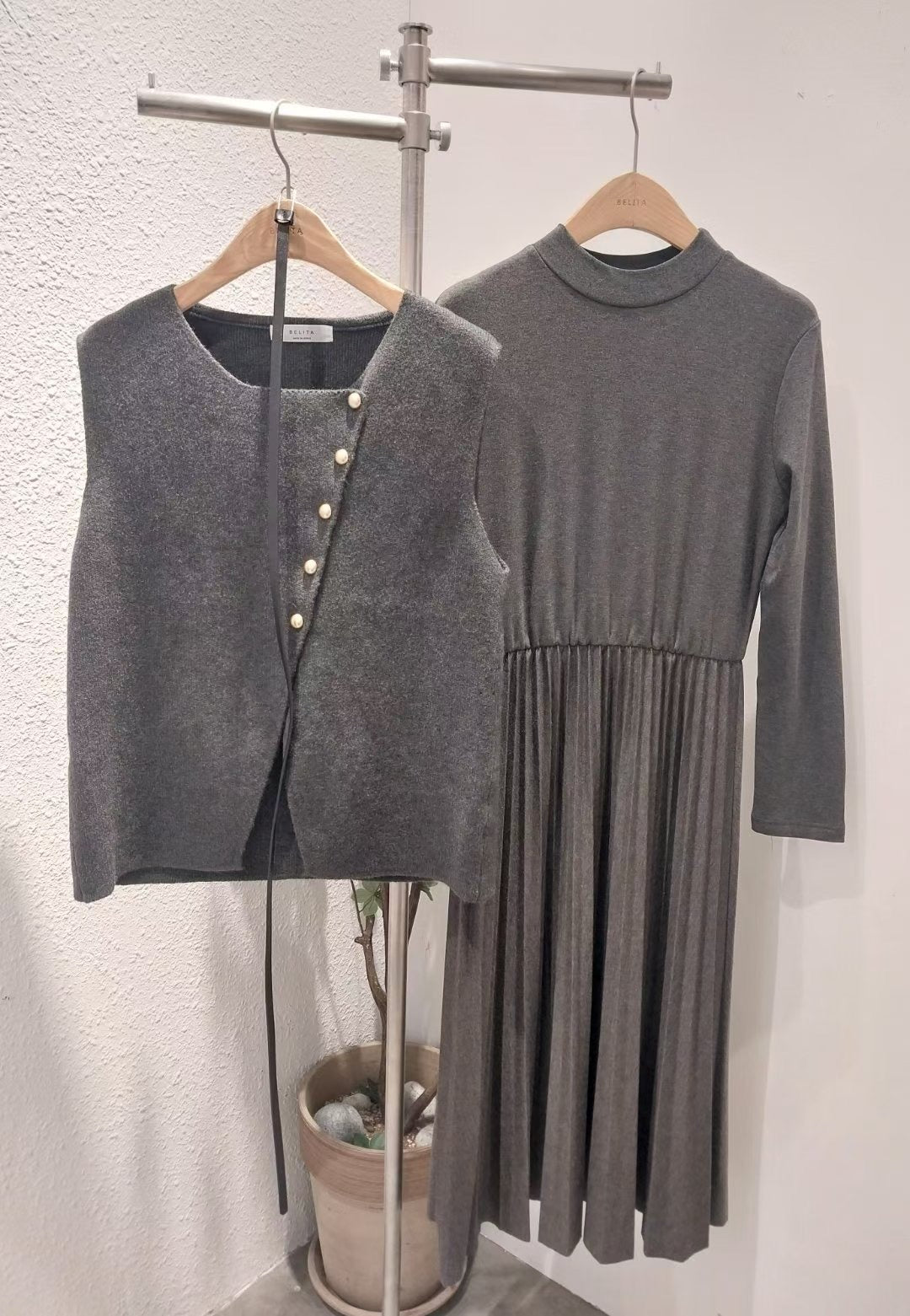 毛呢馬甲拼百褶連身裙套裝