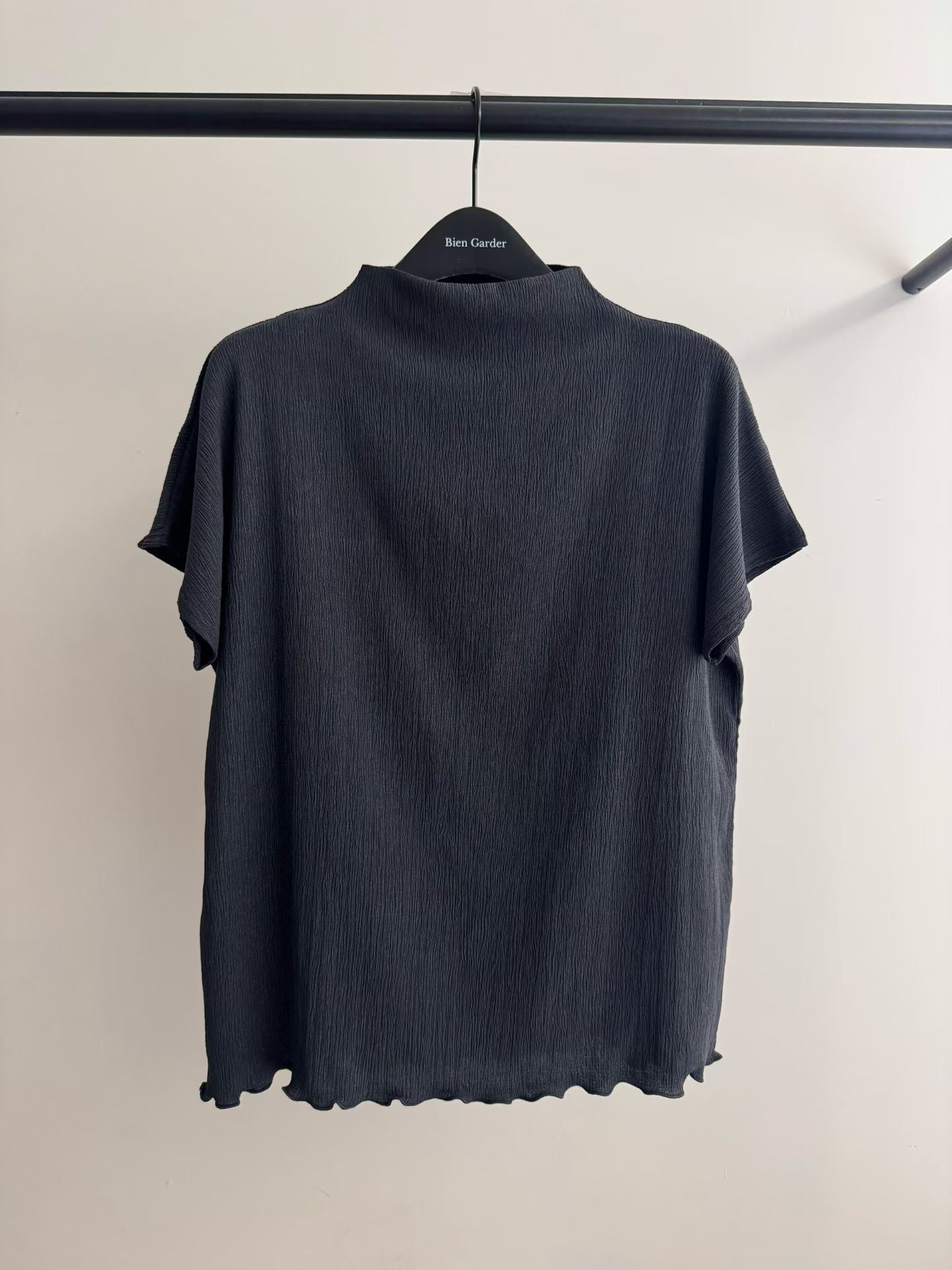 三宅皺摺企領top（L碼ok）