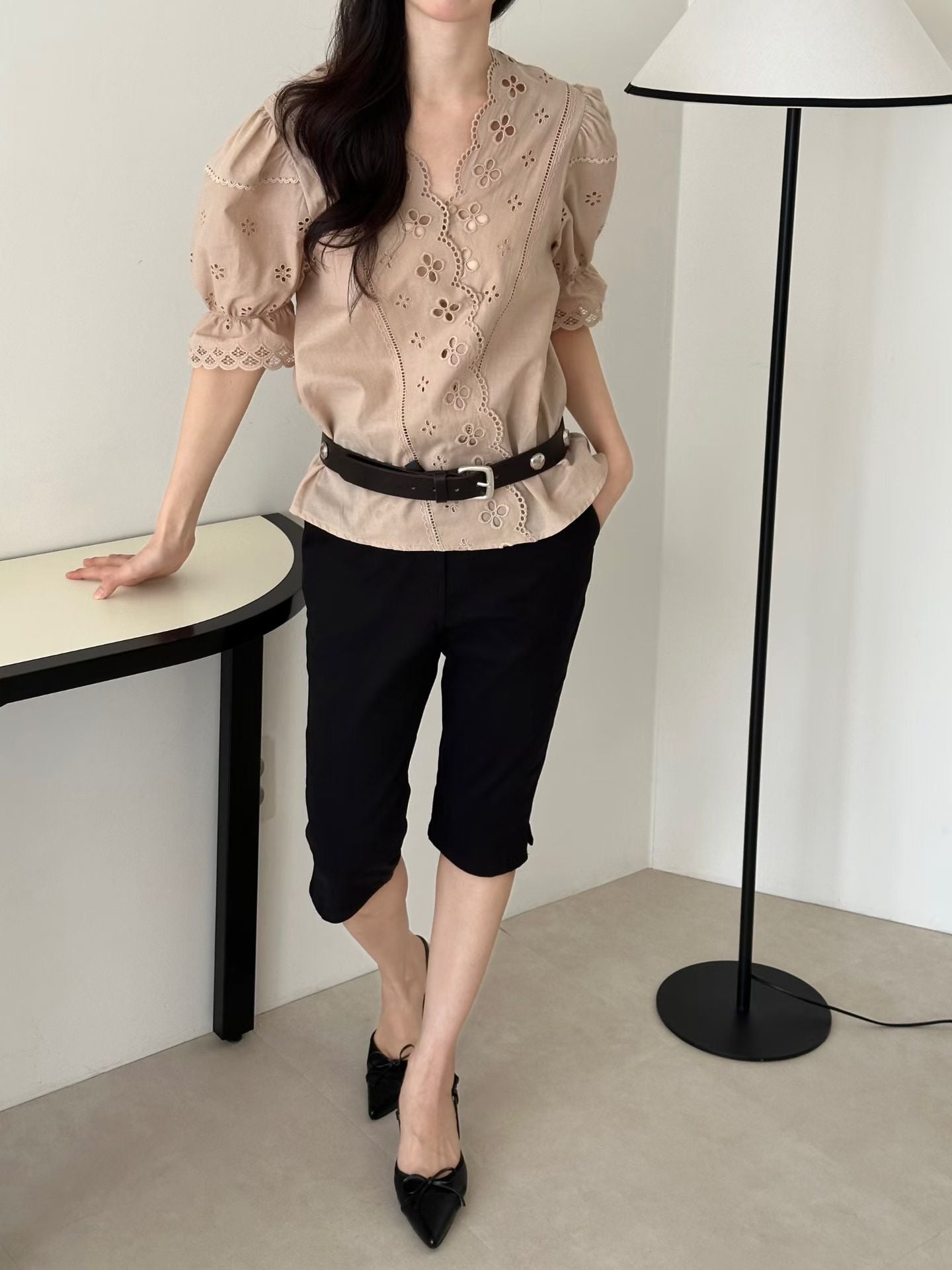 V領刺繡top