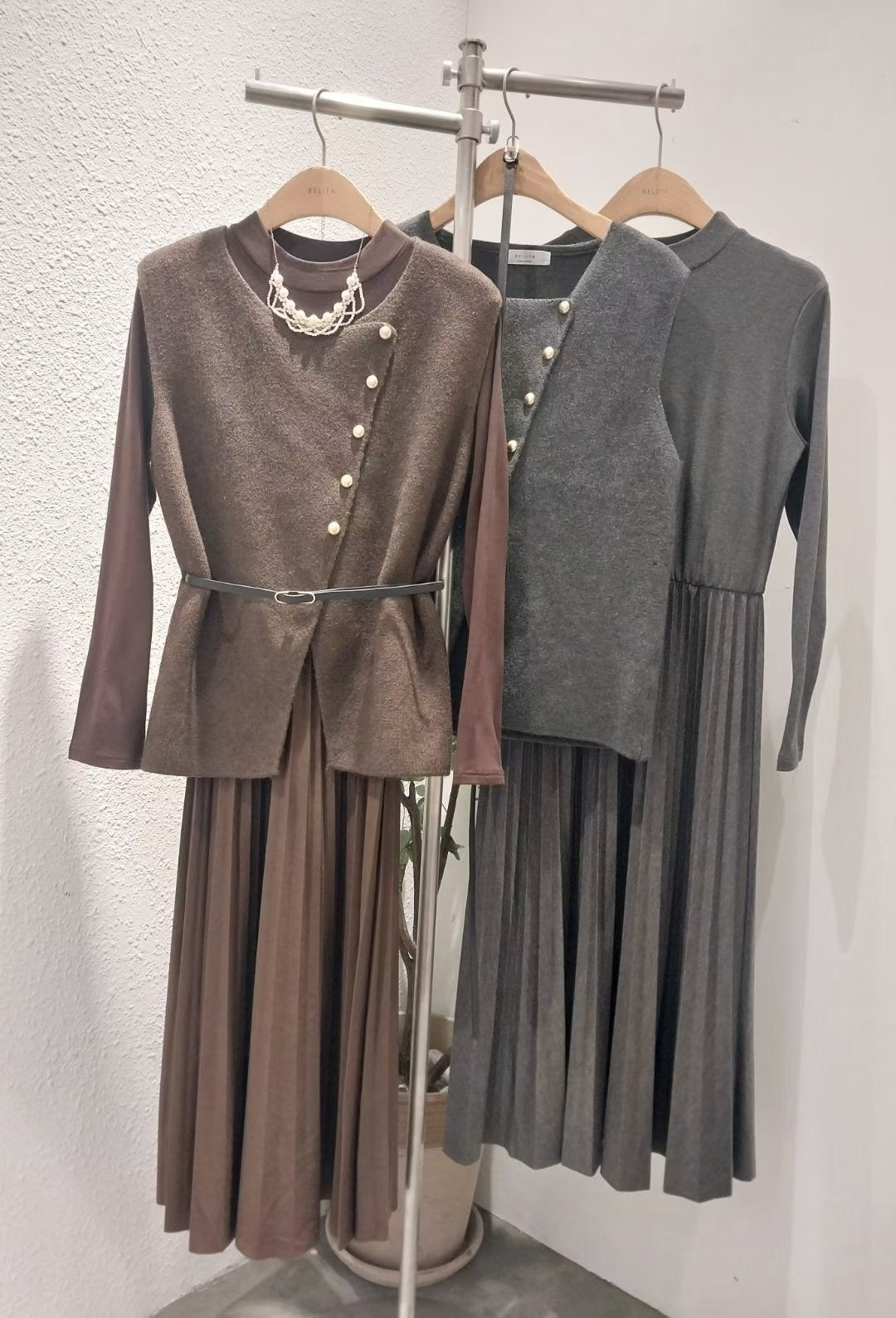 毛呢馬甲拼百褶連身裙套裝