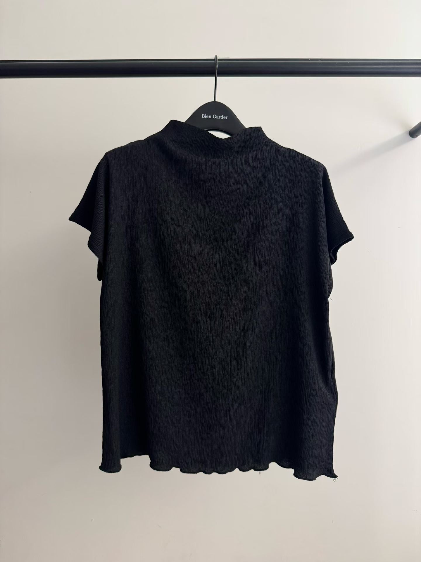 三宅皺摺企領top（L碼ok）