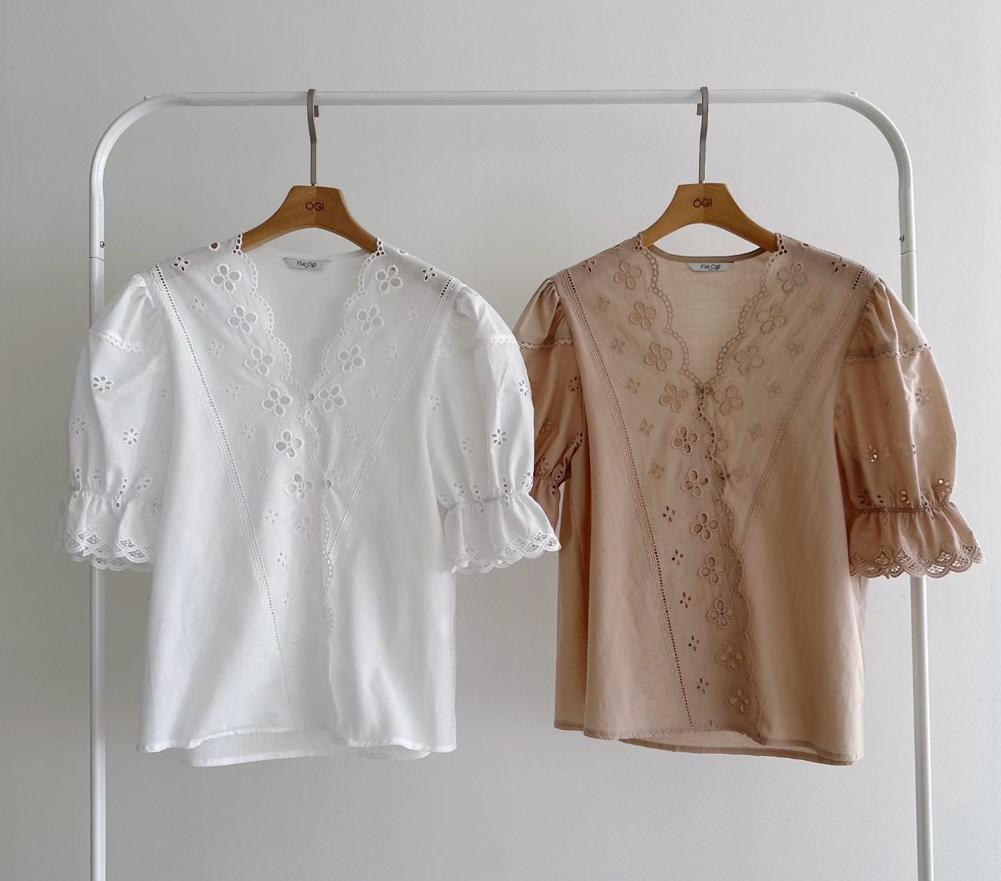 V領刺繡top